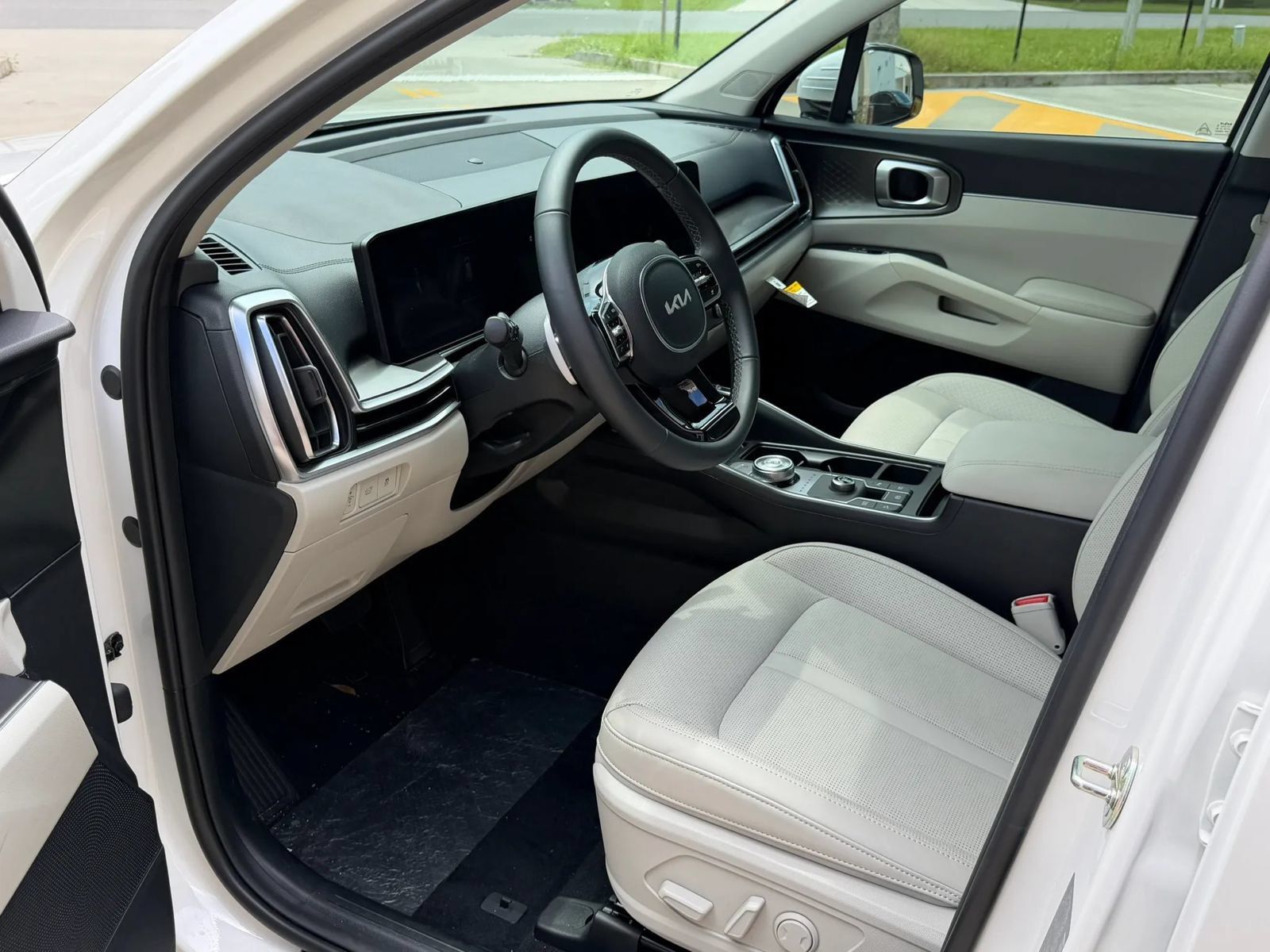 Used 2025 Kia Sorento EX FWD image 10