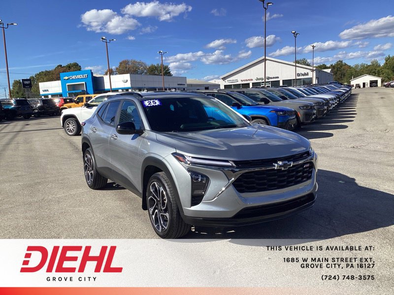 Used 2025 Chevrolet Trax RS w/ Driver Confidence Package FWD image 1