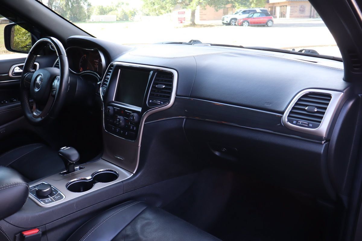 Used 2014 Jeep Grand Cherokee Overland w/ Advanced Technology Group AWD/4WD image 17