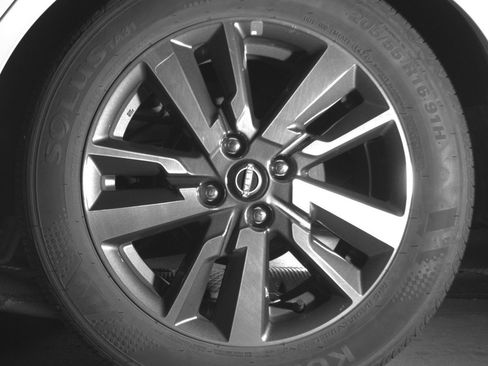 Used 2025 Nissan Versa SV FWD image 14