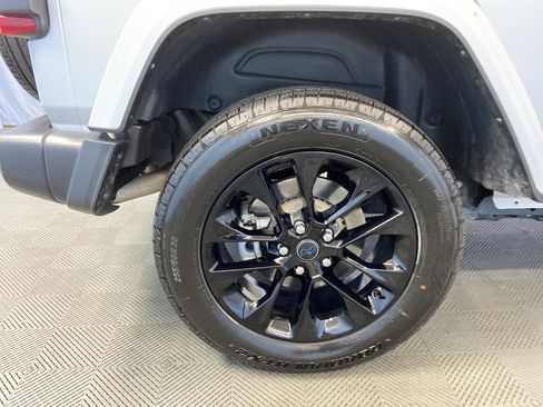 Used 2024 Jeep Wrangler Sahara image 37
