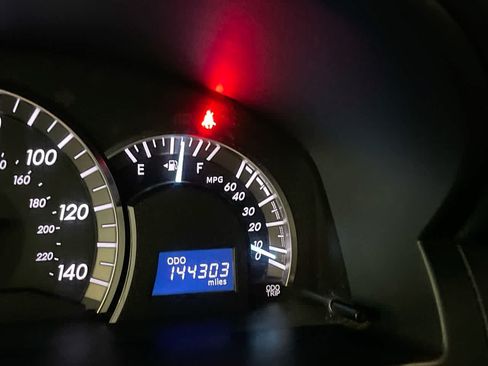 Used 2012 Toyota Camry SE FWD image 15