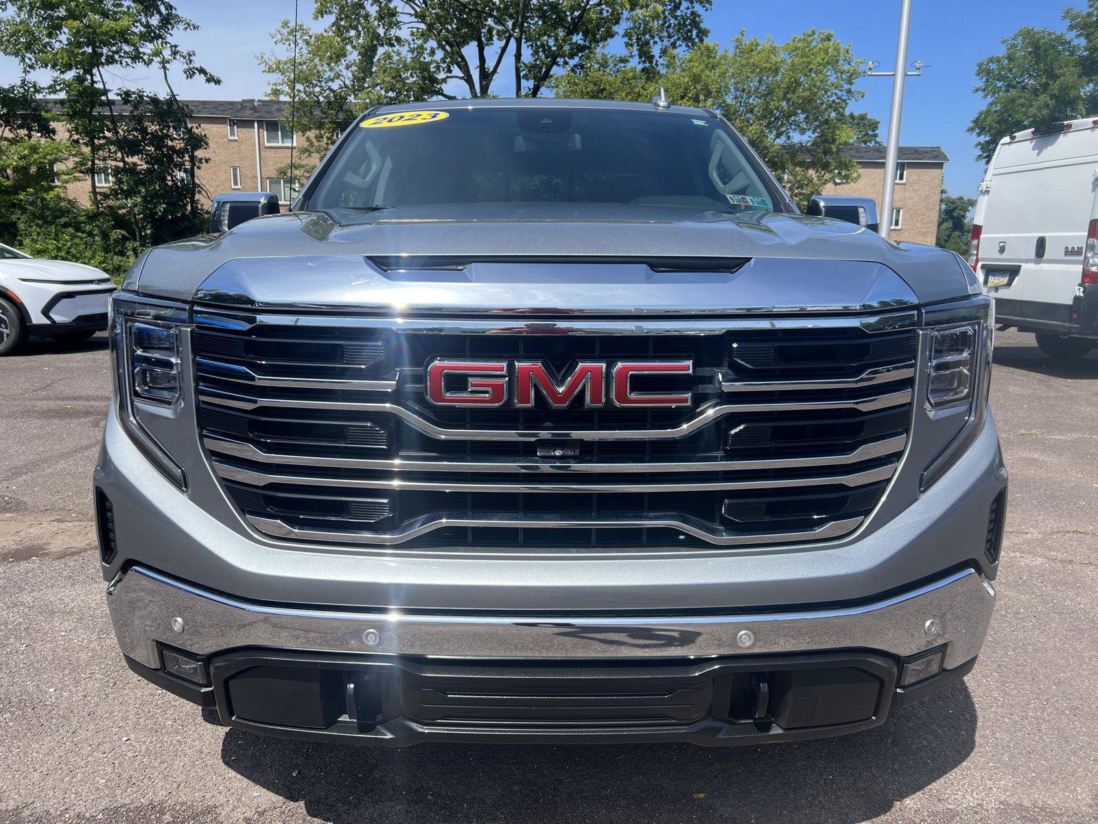 Used 2023 GMC Sierra 1500 SLT w/ SLT Premium Plus Package AWD/4WD image 2