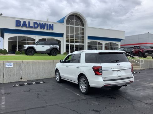 Used 2023 Ford Expedition Platinum AWD/4WD image 5