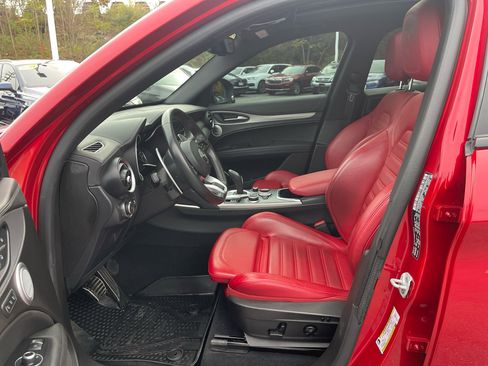 Used 2023 Alfa Romeo Stelvio Veloce image 14