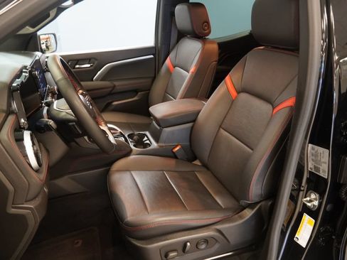 Used 2023 Chevrolet Colorado Z71 w/ Z71 Convenience Package 2 AWD/4WD image 4