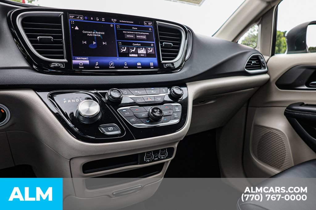 Used 2023 Chrysler Pacifica Touring-L FWD image 39