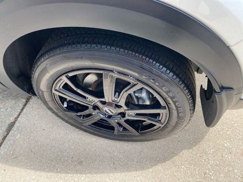 Certified 2023 Nissan Kicks SR w/ SR Premium Package FWD image 6