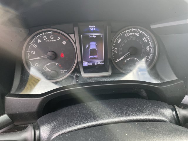 Used 2018 Toyota Tacoma TRD Off-Road AWD/4WD image 12