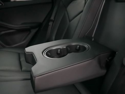 New 2026 Porsche Macan image 19