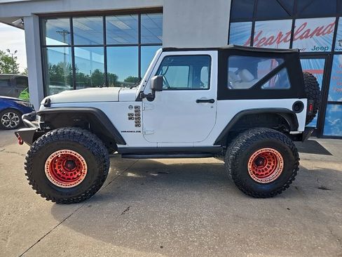 Used 2017 Jeep Wrangler Rubicon w/ Power Convenience Group AWD/4WD image 5