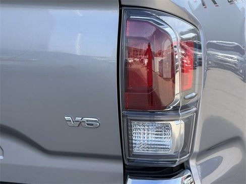 Used 2021 Toyota Tacoma TRD Off-Road w/ TRD Premium Off Road Package image 6