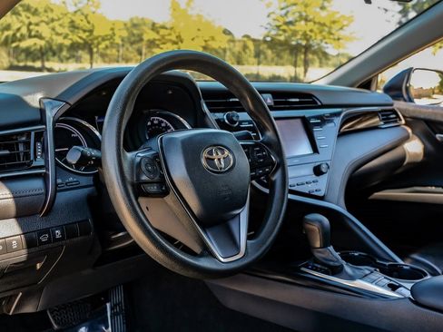 Used 2020 Toyota Camry LE image 17