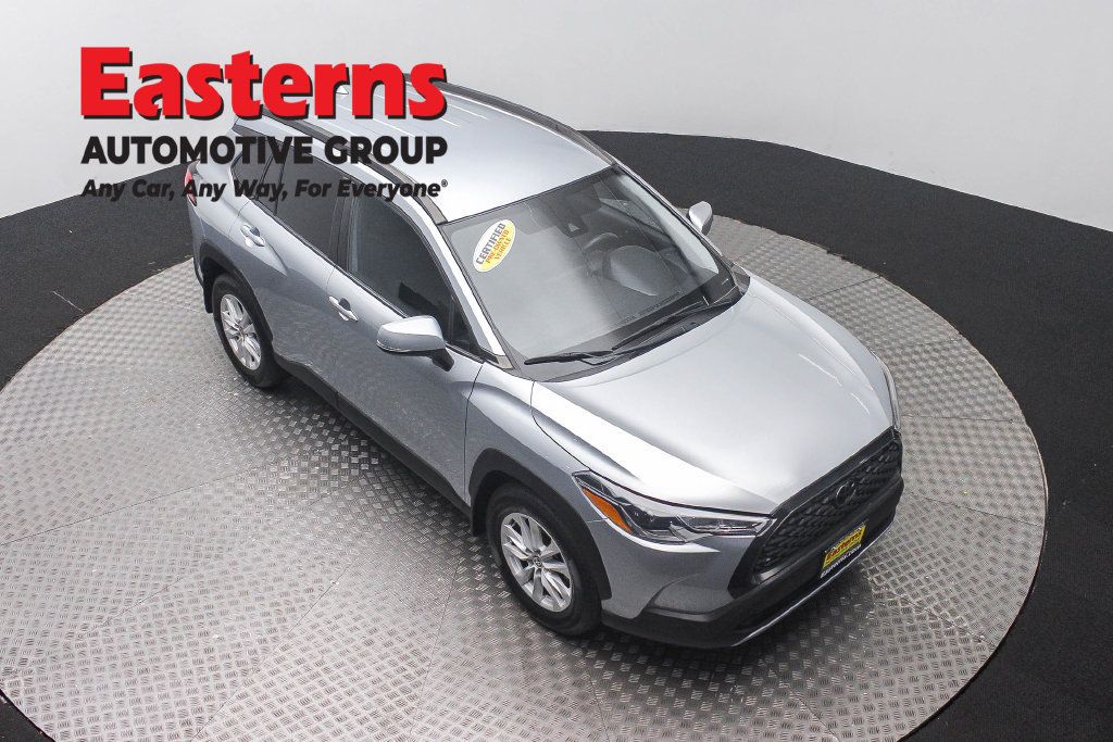 Used 2022 Toyota Corolla Cross LE AWD/4WD image 5
