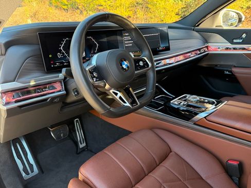 Used 2023 BMW 760i xDrive image 13