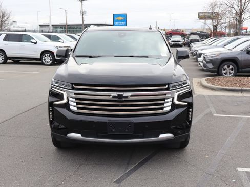 Used 2022 Chevrolet Suburban High Country image 3