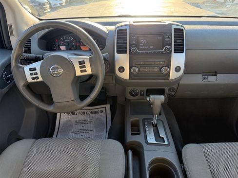 Used 2018 Nissan Frontier SV image 9