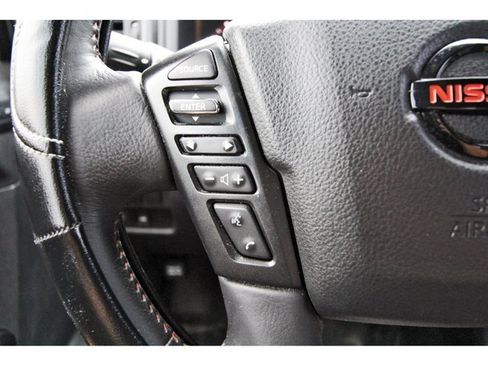 Used 2020 Nissan Titan PRO-4X w/ Pro-4x Convenience Package AWD/4WD image 15