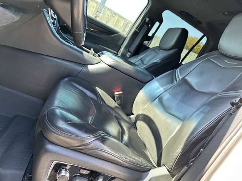 Used 2018 Cadillac Escalade Platinum image 9