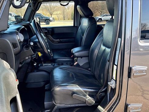 Used 2017 Jeep Wrangler Unlimited Sahara image 21