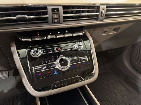 Used 2022 Lincoln Corsair FWD w/ Equipment Group 101A image 19