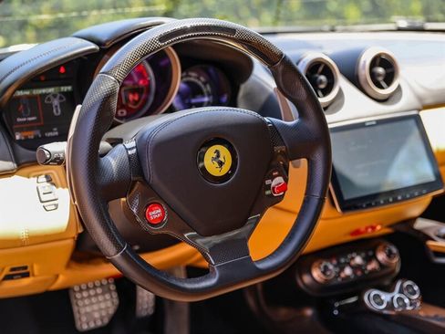 Used 2014 Ferrari California RWD image 30