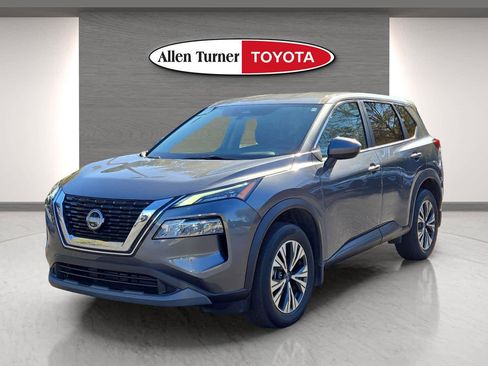 Used 2023 Nissan Rogue SV image 3