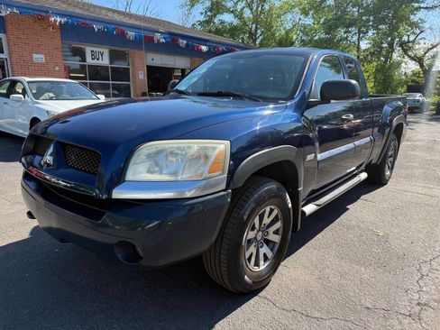 Used 2006 Mitsubishi Raider DuroCross RWD image 1