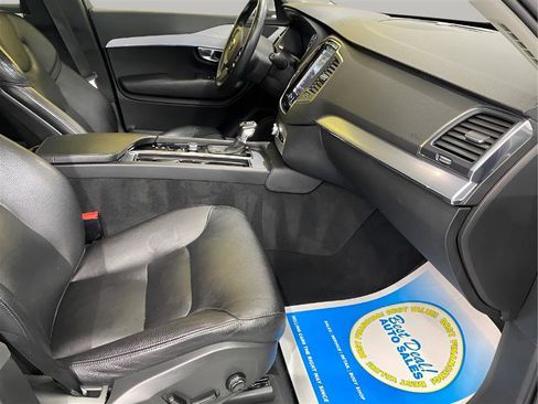 Used 2018 Volvo XC90 T6 Momentum w/ Convenience Package image 16