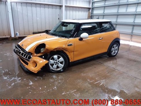 Used 2015 MINI Cooper 2-Door Hardtop image 1