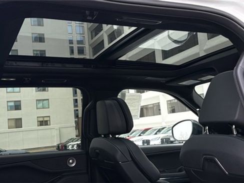 New 2025 Lincoln Navigator Reserve w/ Jet Appearance Package image 5