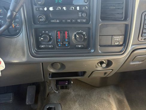 Used 2005 Chevrolet Silverado 2500 LS image 15