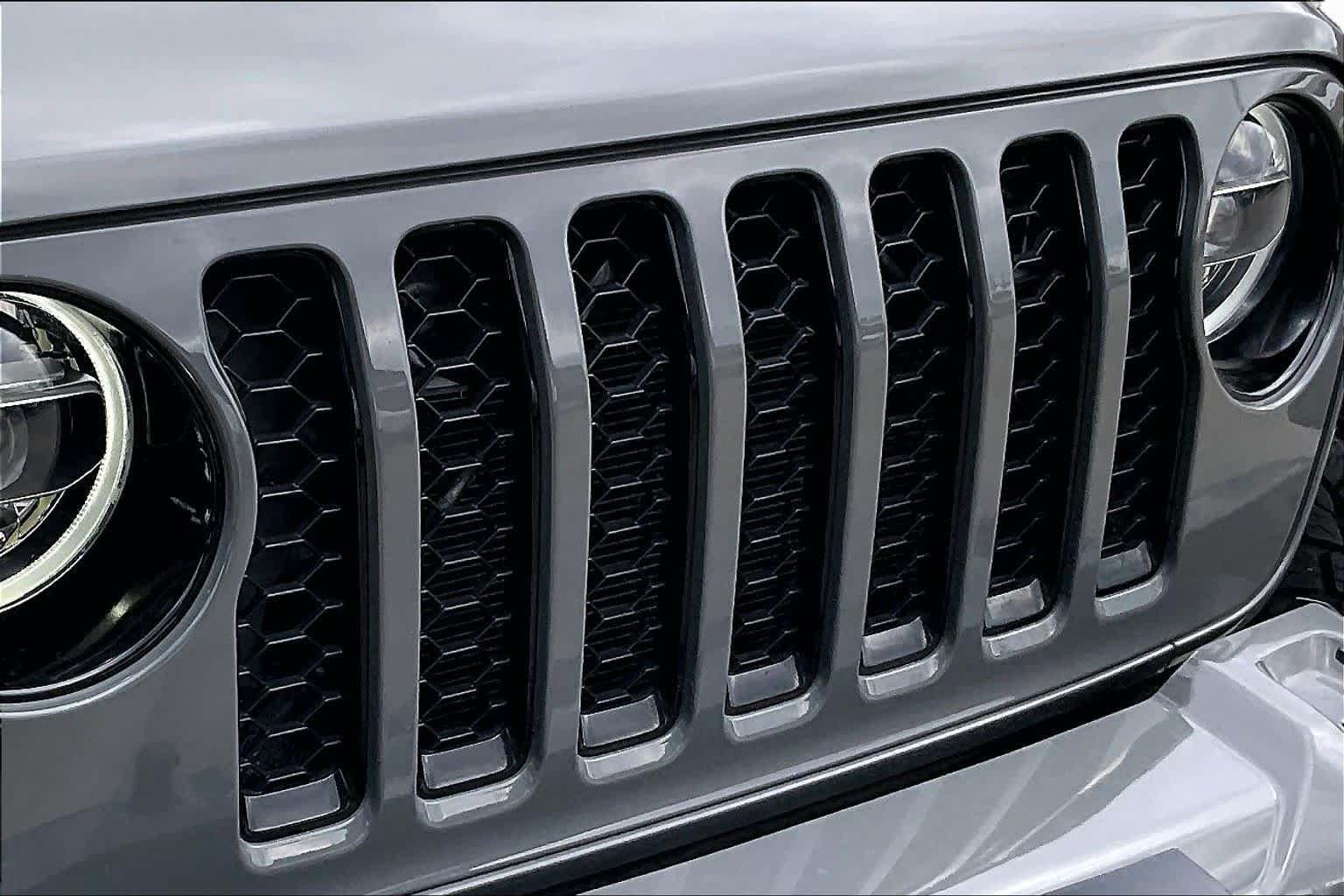 Used 2022 Jeep Gladiator Overland AWD/4WD image 29