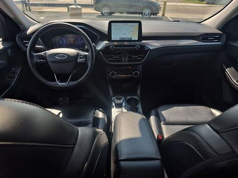 Used 2022 Ford Escape Titanium image 10