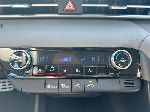 Used 2025 Hyundai Elantra Sport FWD image 45