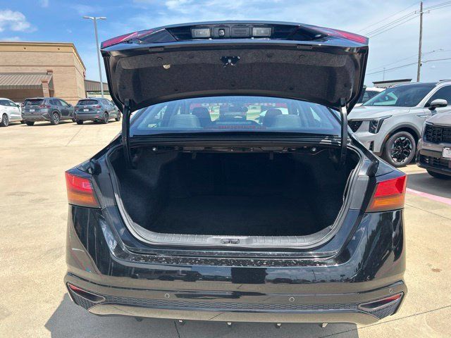Used 2025 Nissan Altima 2.5 SV FWD image 8