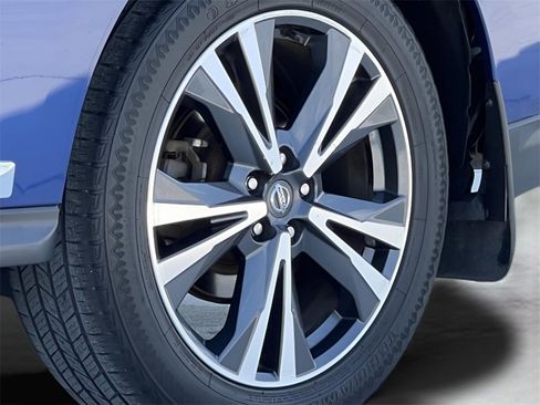 Used 2020 Nissan Pathfinder Platinum image 14