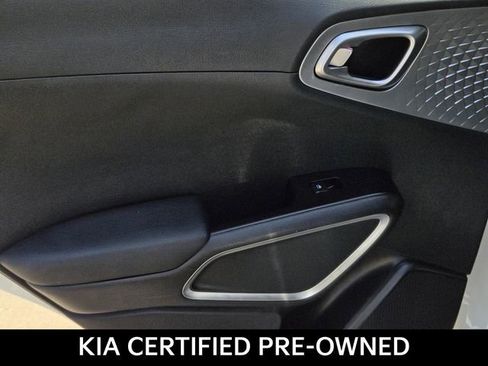Certified 2025 Kia Soul LX w/ LX Technology Package FWD image 10