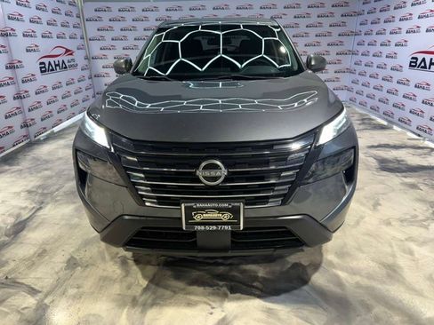 Used 2024 Nissan Rogue SV image 4