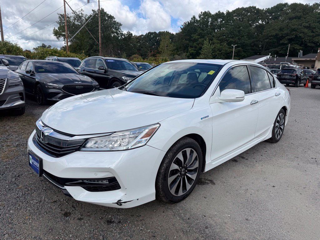 Used 2017 Honda Accord Touring image 2
