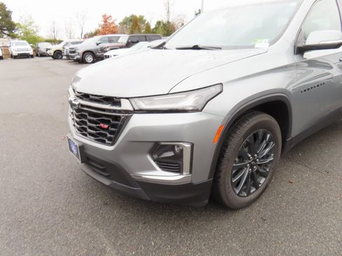 Used 2023 Chevrolet Traverse RS image 8