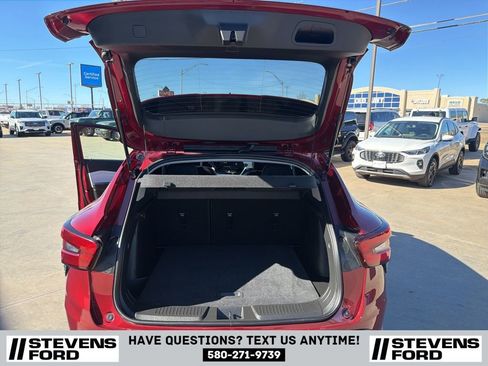 Used 2025 Chevrolet Trax LT w/ LT Convenience Package image 33