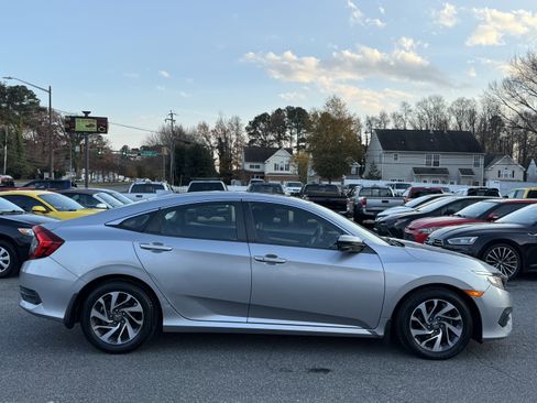 Used 2017 Honda Civic EX image 4