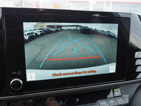 Used 2025 Toyota Camry SE image 21