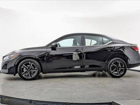 Used 2025 Nissan Sentra SV image 3