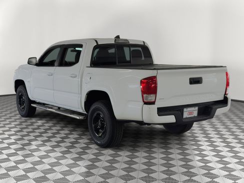 Used 2017 Toyota Tacoma SR image 3
