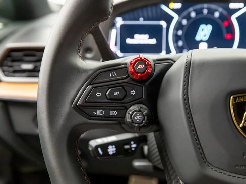 Used 2024 Lamborghini Revuelto image 27