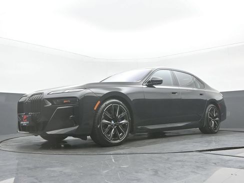 Used 2023 BMW i7 xDrive60 AWD/4WD image 10