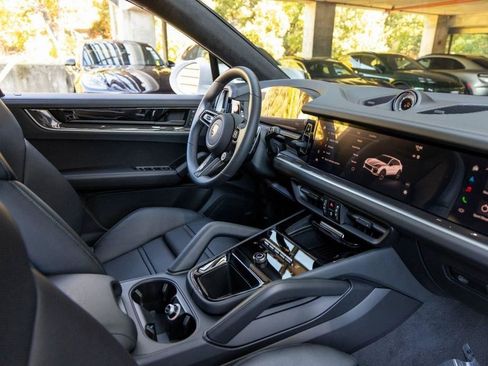 New 2025 Porsche Cayenne Turbo image 84