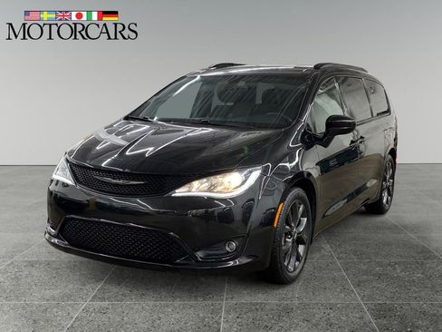 Used 2019 Chrysler Pacifica Touring Plus w/ S Appearance Package image 7